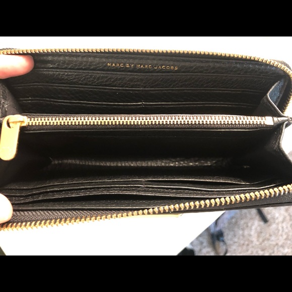 Marc by Marc Jacobs Wallet - Picture 3 of 4